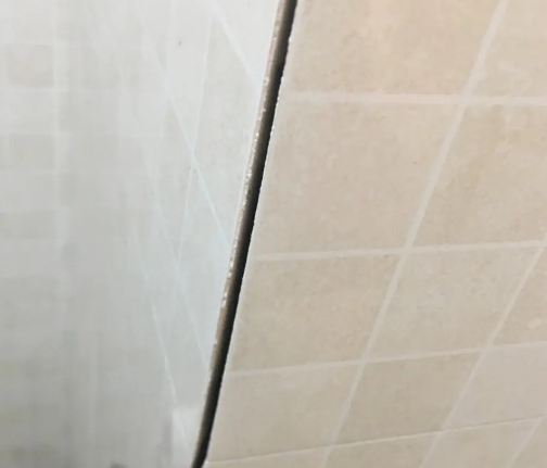 宁蒗瓷砖空鼓维修公司分享阳台瓷砖脱落的修复过程可以分为以下几个步骤