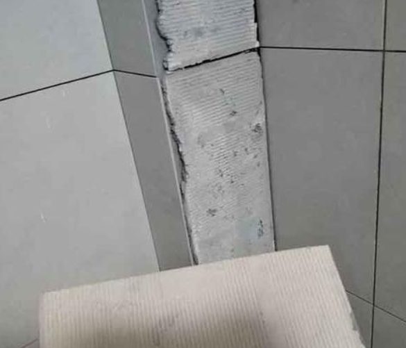 宁蒗瓷砖空鼓维修公司分享下厨房瓷砖脱落的补救措施。